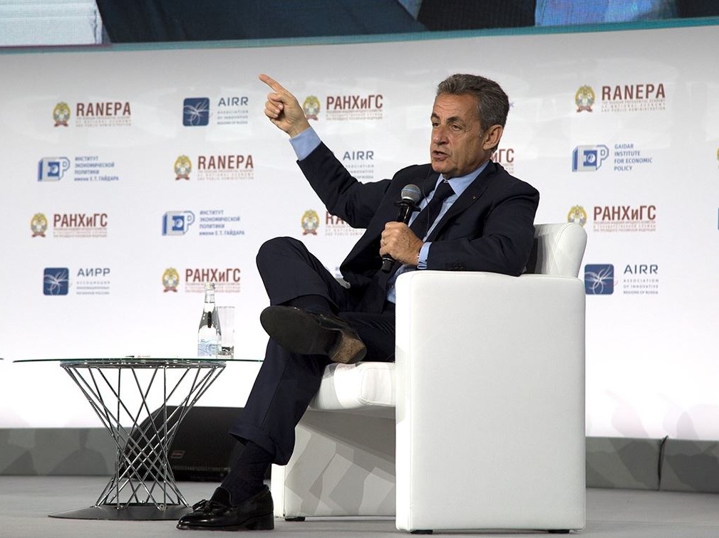 Sarkozy e la dieta carceraria: quando lo yogurt diventa haute cuisine