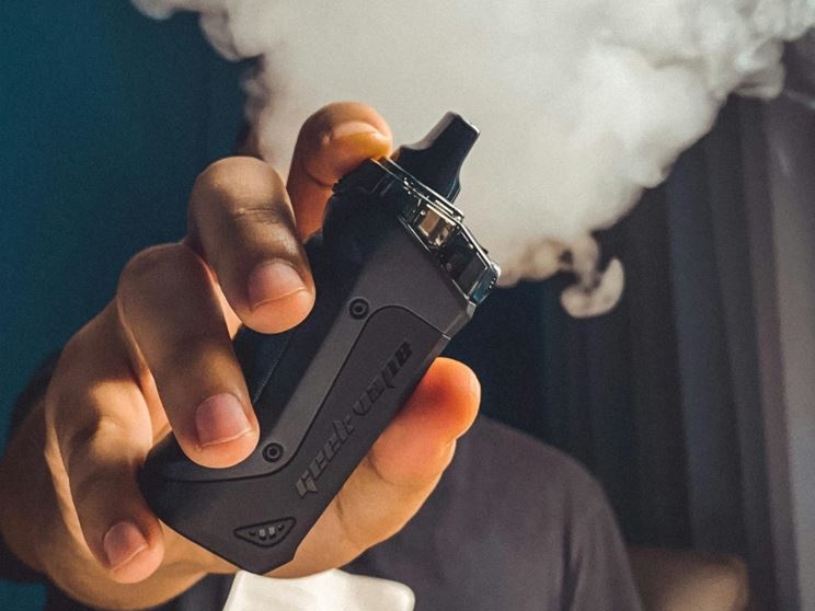 Usa: le sigarette elettroniche non autorizzate hanno avuto un mercato da 2,4 miliardi di dollari nel 2024