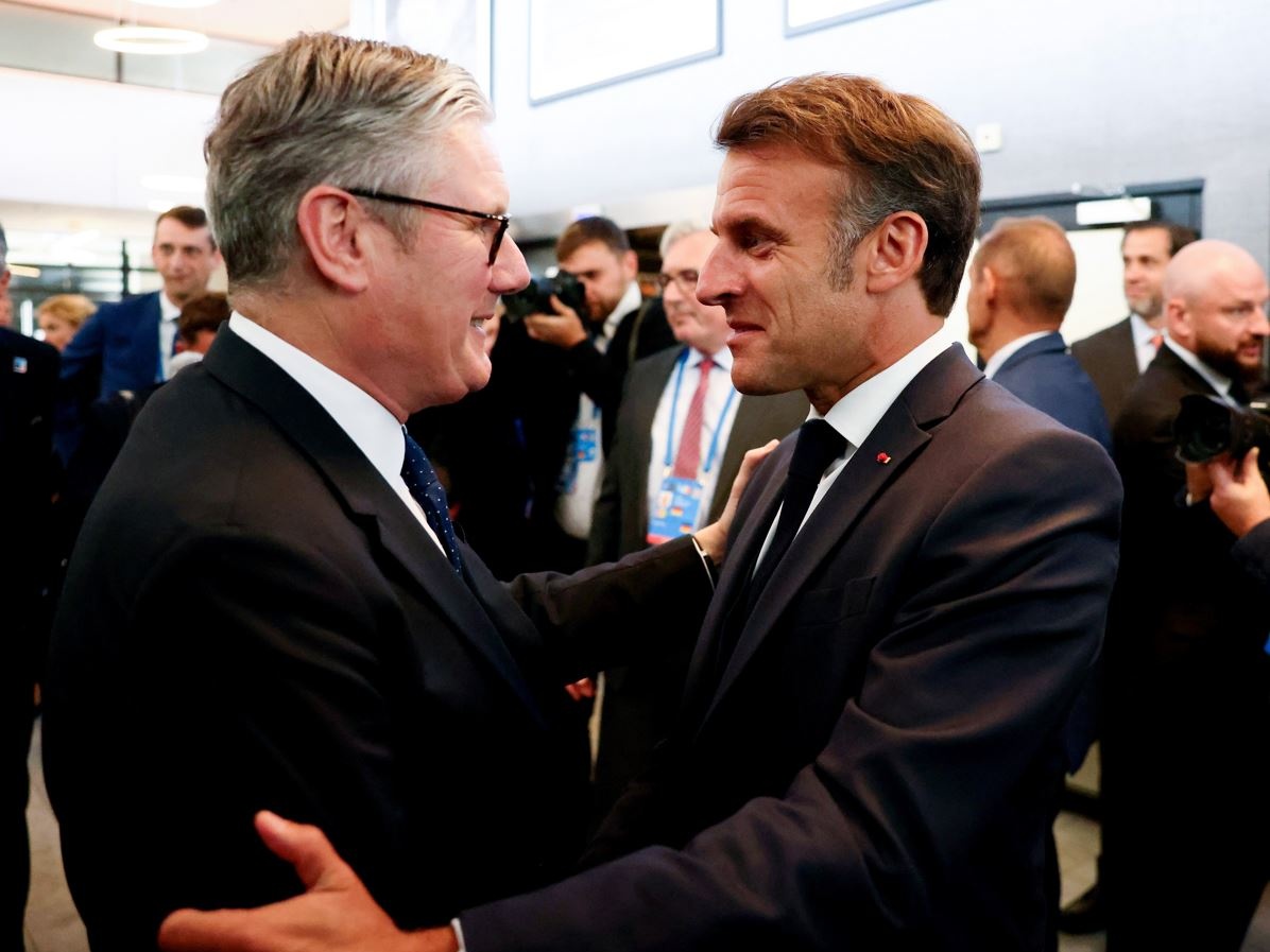 Migranti: mentre Macron e Starmer si confrontano, centinaia di clandestini arrestati sulla Manica