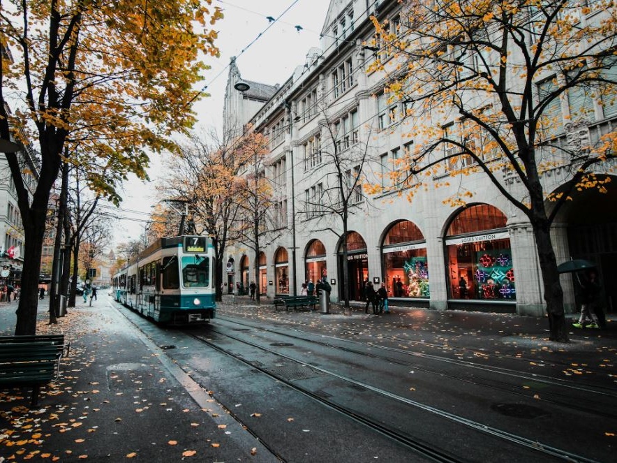 La Banca nazionale svizzera taglia i tassi di interesse
