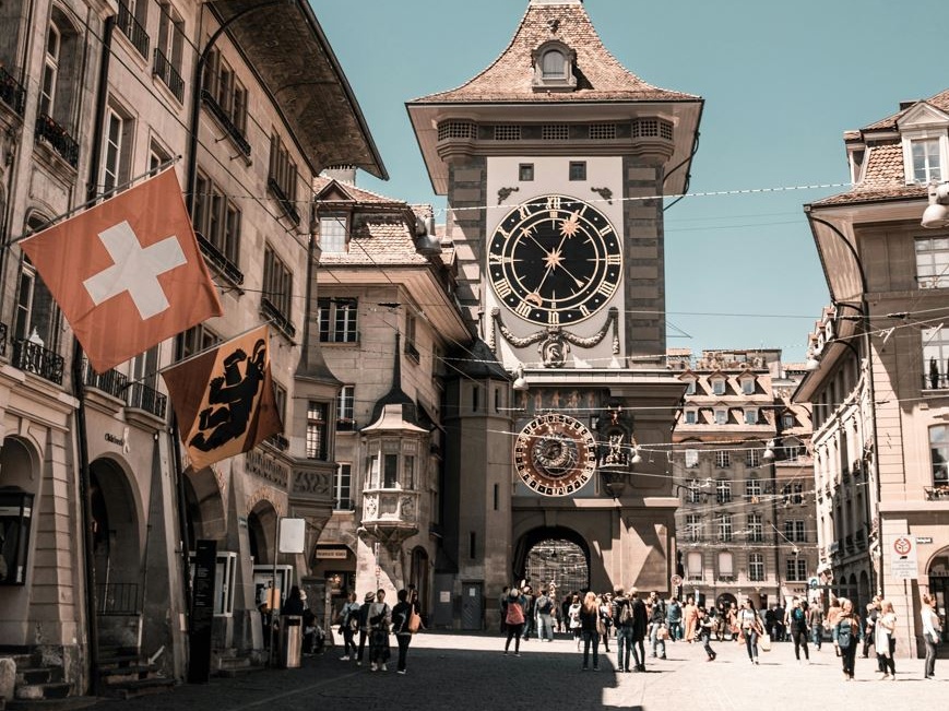 Svizzera: voci contrastanti dal commercio estero, sospinto da settore farmaceutico