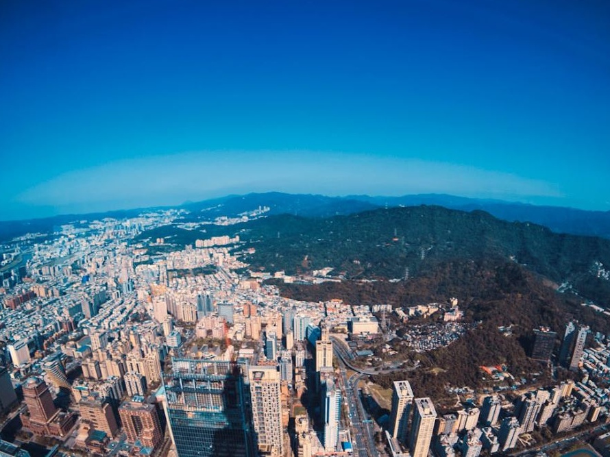 La Cina manda le sue navi a circondare Taiwan, tensione alle stelle