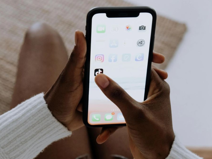 Regno Unito: indagine su TikTok per l'utilizzo dei dati personali degli utenti più giovani