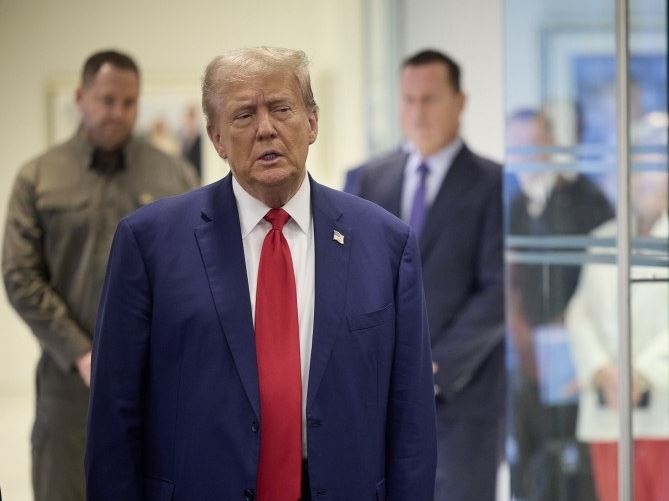 Trump ''prende bene'' la decisione della Fed e insulta pesantemente Powell