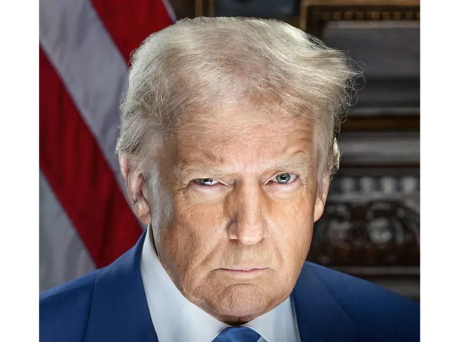 Ecco il ritratto ufficiale di Trump 2024, il tempo passa anche per lui