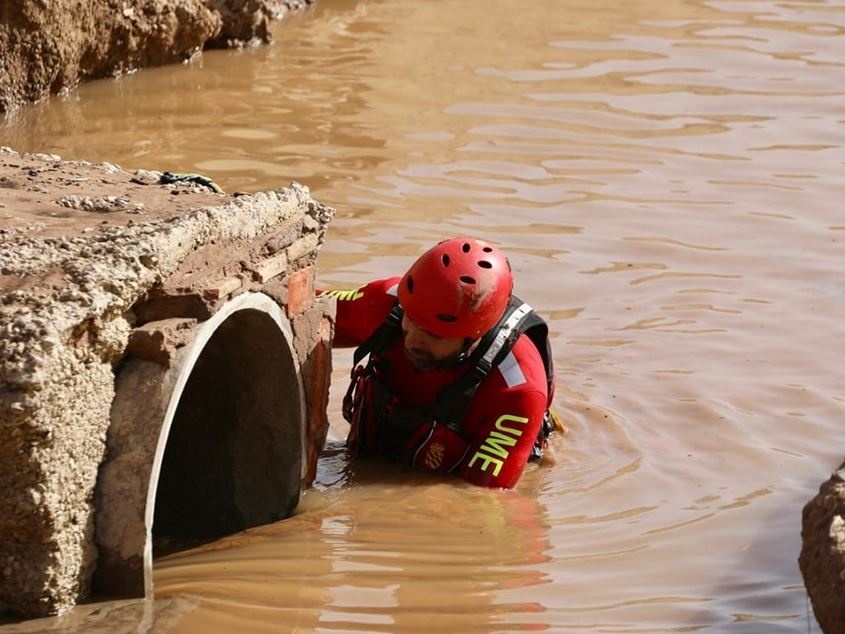 La tragedia di Valencia: tutti a guardare il cielo, temendo una nuova catastrofe