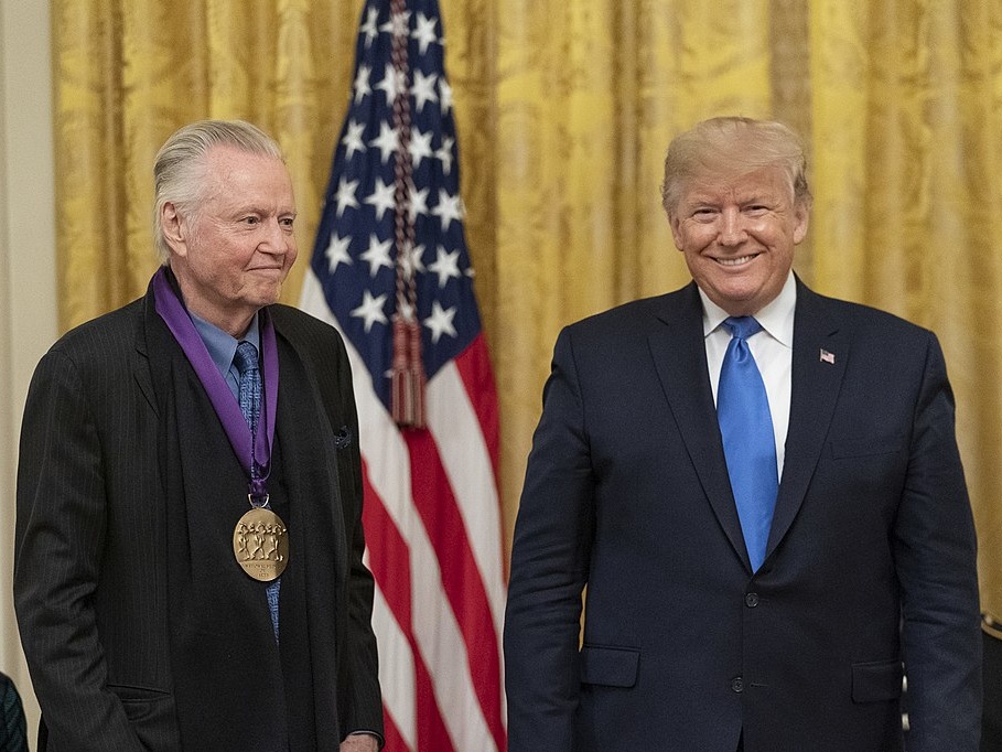 Voight, Stallone, Gibson: Trump nomina le tre star suoi ambasciatori a Hollywood