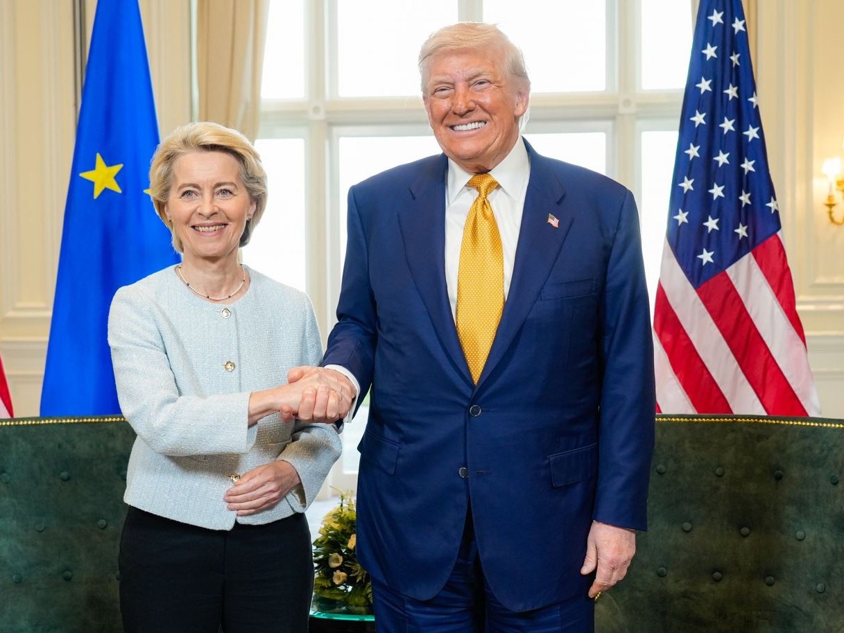 Usa: Trump canta vittoria per l'accordo con l'Ue, ma molti problemi restano