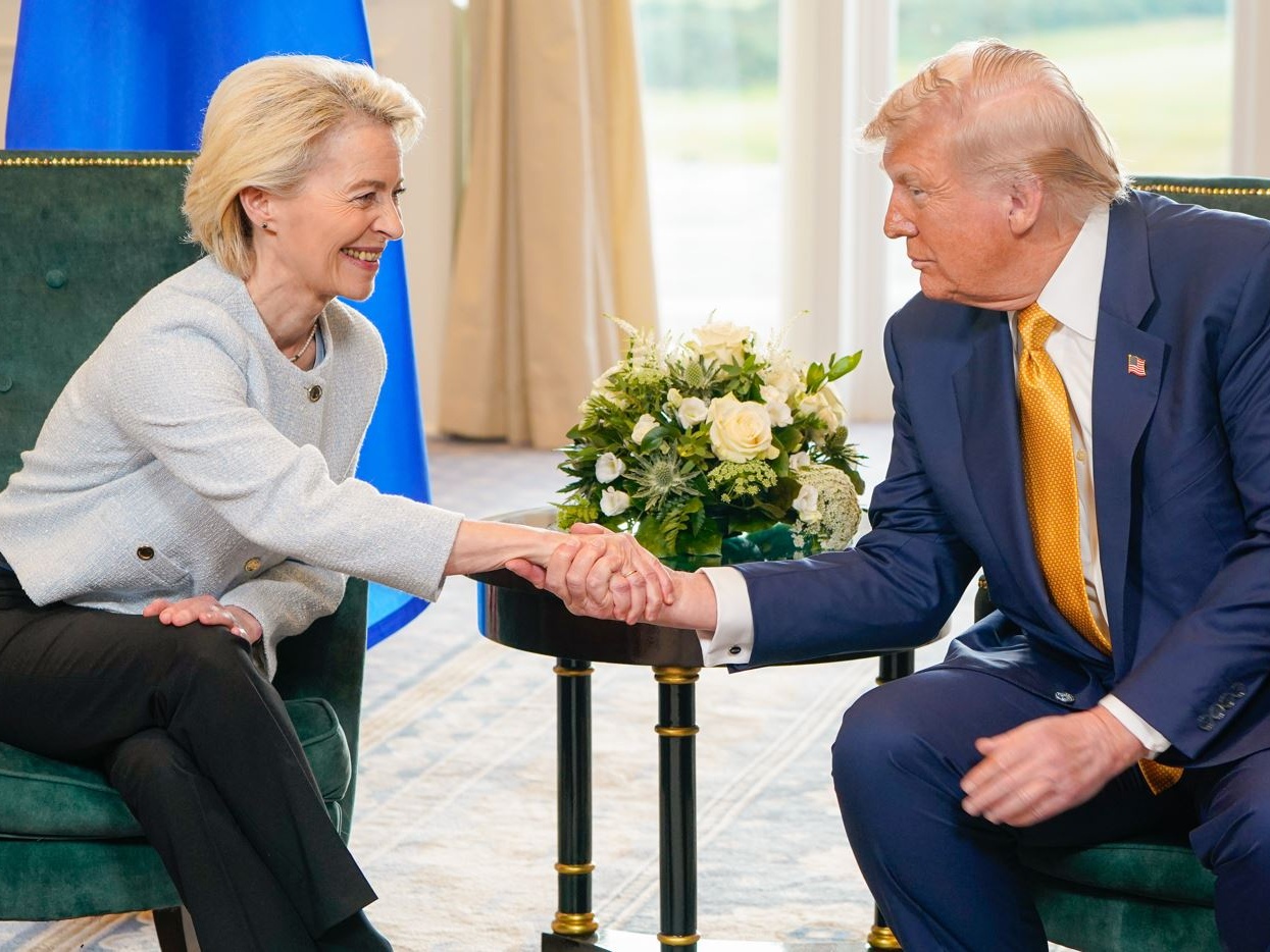 Trump accusa Israele sulla fame a Gaza mentre l’Europa si spacca sull’accordo dazi