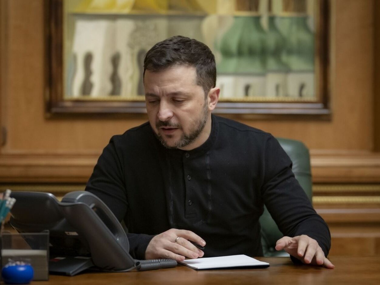 Kiev verso nuova proposta di pace agli USA, Zelensky ribadisce: Nessun diritto di cedere territori