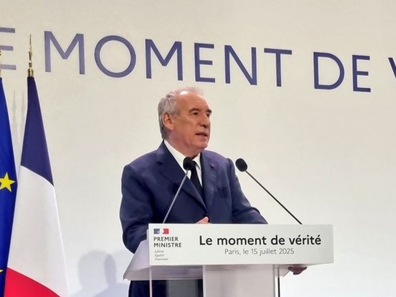 Accordo Usa-Ue: Parigi cannoneggia l'intesa, ''un giorno buio per l'Europa'', al contrario di Roma e Berlino