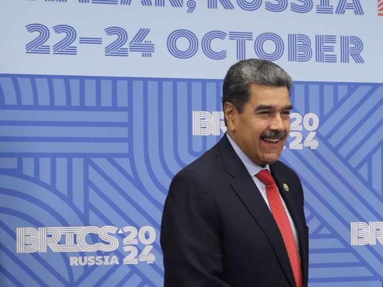 Venezuela: Maduro giura e propone un patto d'armi con Cuba e Nicaragua