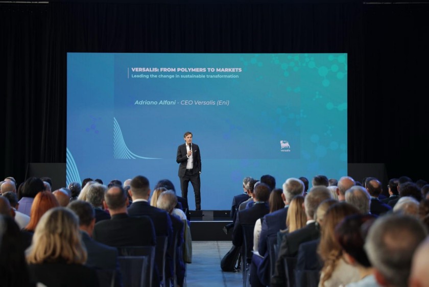 Versalis, la rivoluzione chimica parte dal Gazometro