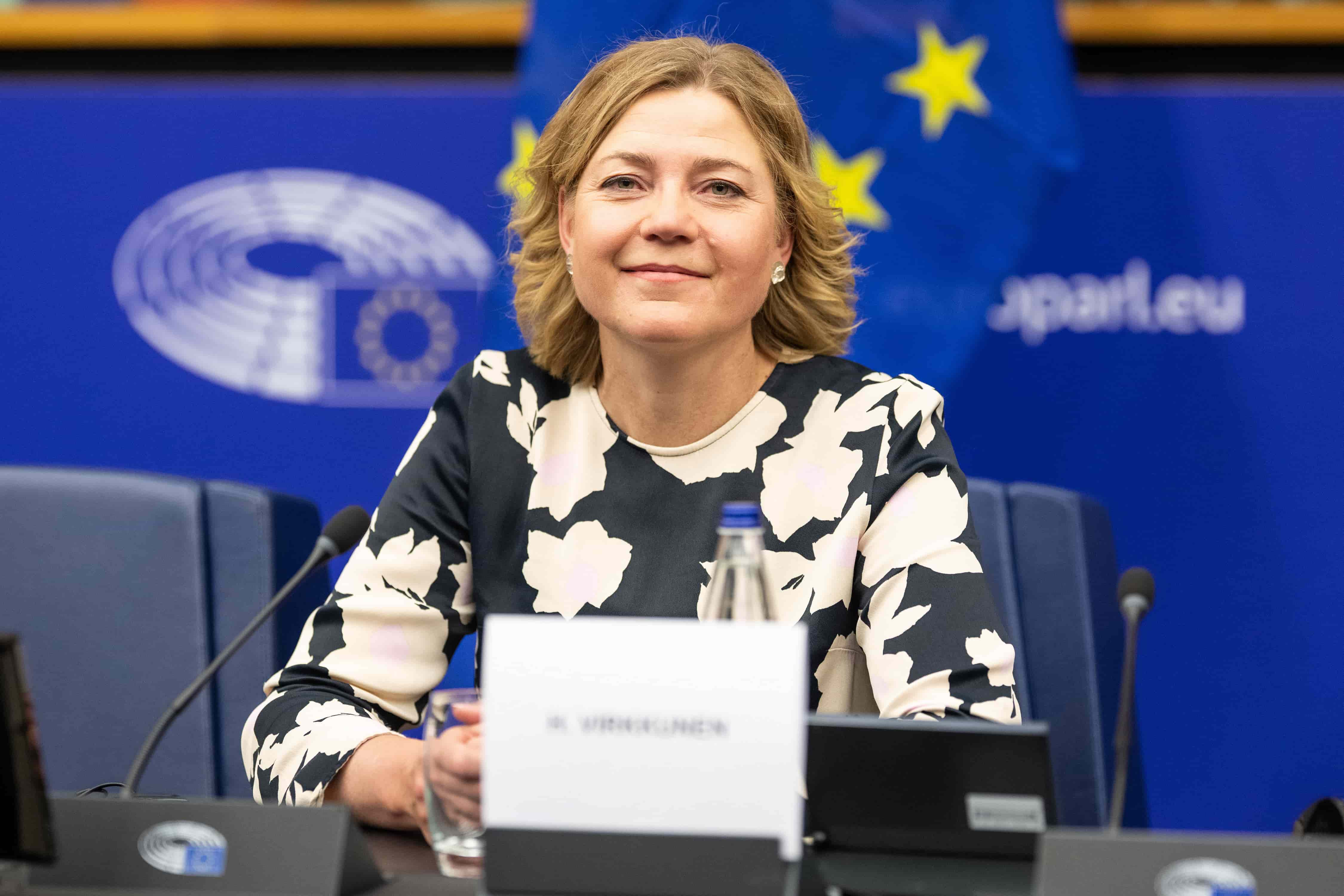 L’Europa accelera sull’intelligenza artificiale: maxi-stabilimenti in arrivo con investimenti record