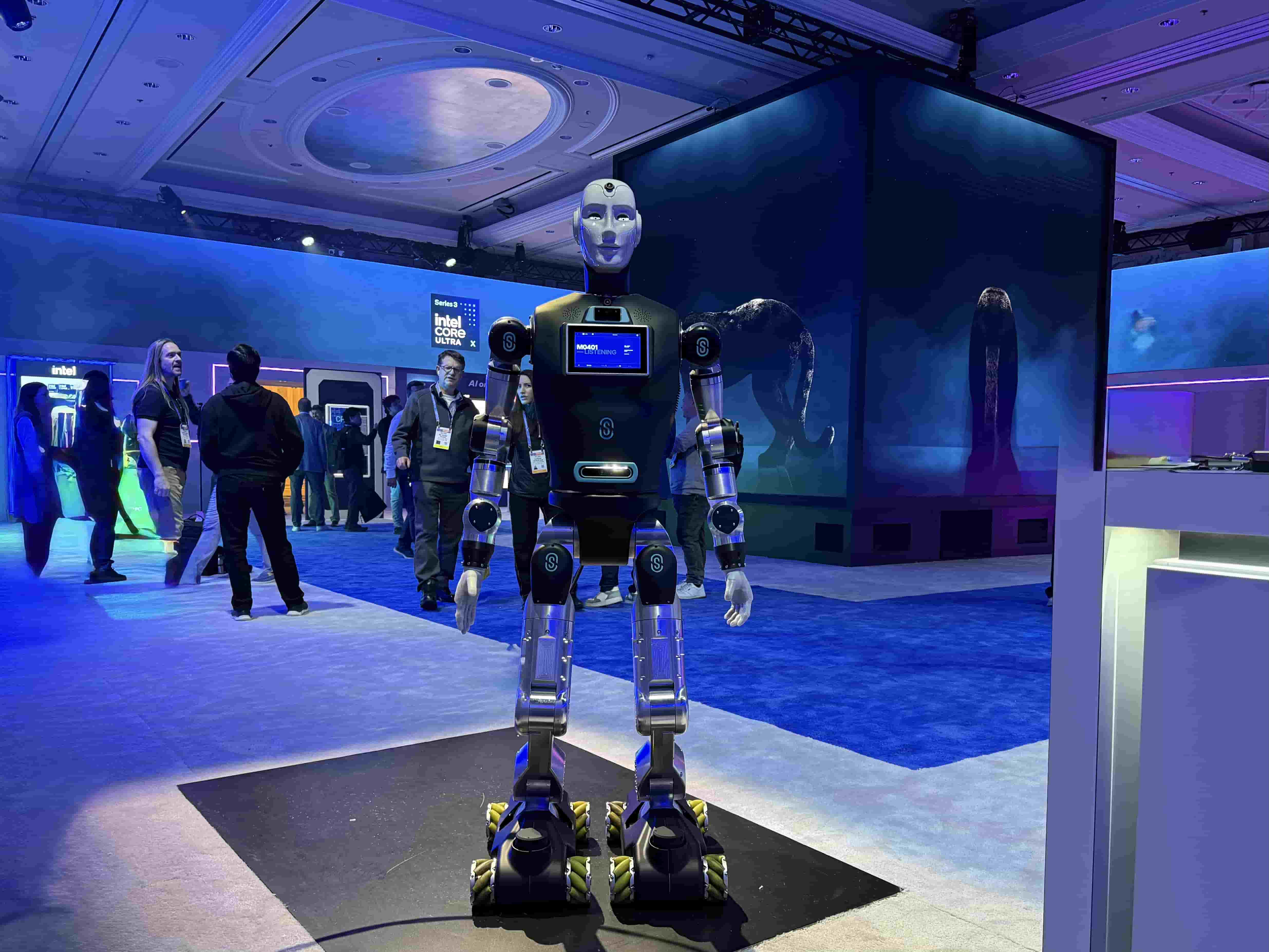 Oversonic Robotics, il Made in Italy degli umanoidi conquista il CES di Las Vegas