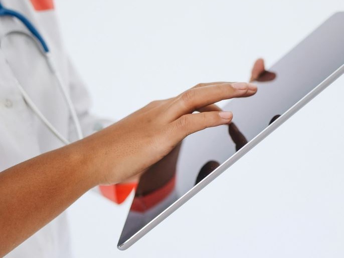 Sanità digitale, Italia al bivio: dalla sperimentazione al sistema