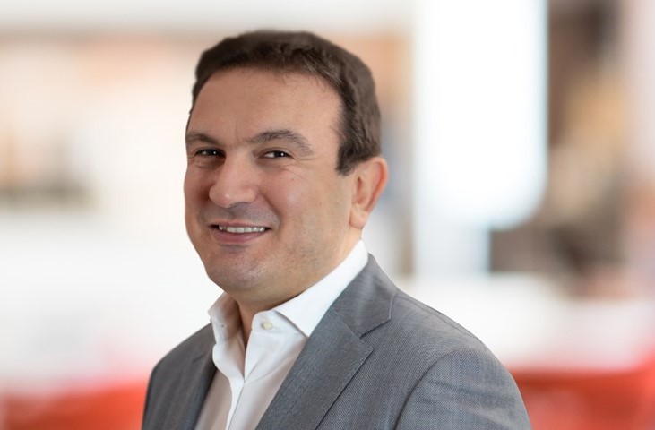 Boom dell’IA: il mercato globale potrebbe sfiorare i 1000 miliardi entro il 2027