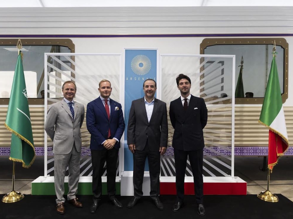 Arsenale: la prima carrozza del treno Dream of the Desert viaggia verso l'Arabia Saudita