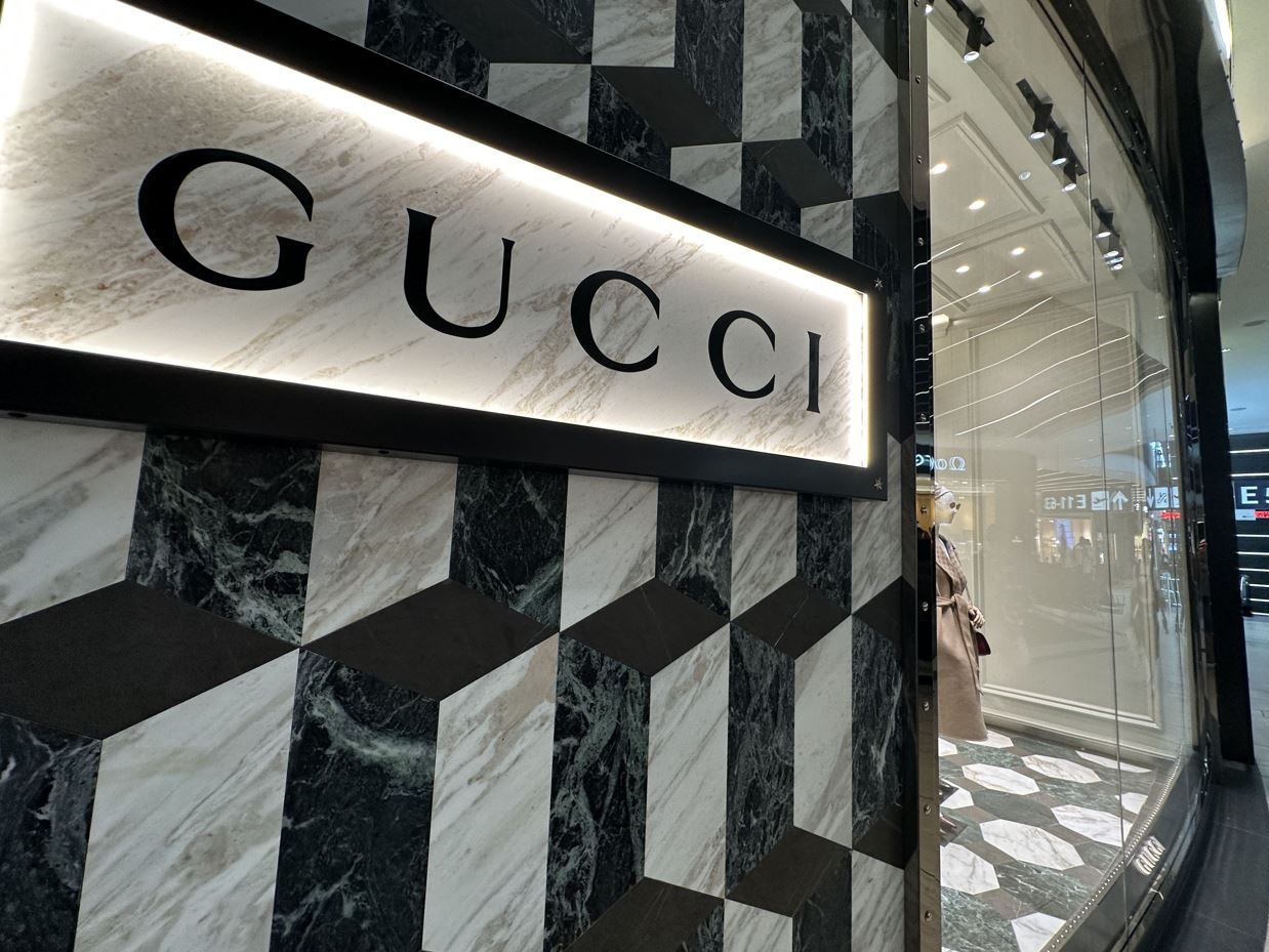 I brand italiani più preziosi nel 2025: Gucci in testa, Ferrari in crescita
