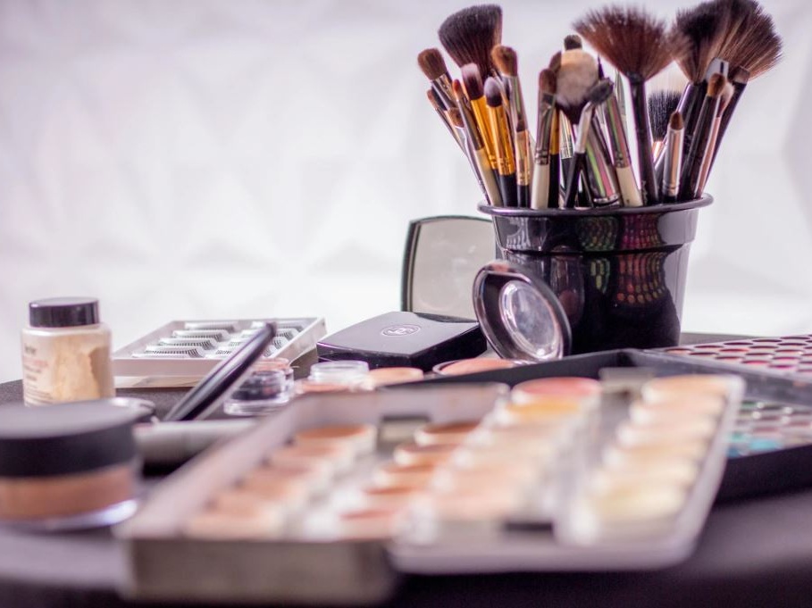 Meredith Duxbury, dalla provincia a New York per diventare la regina del fondotinta e dei trend virali