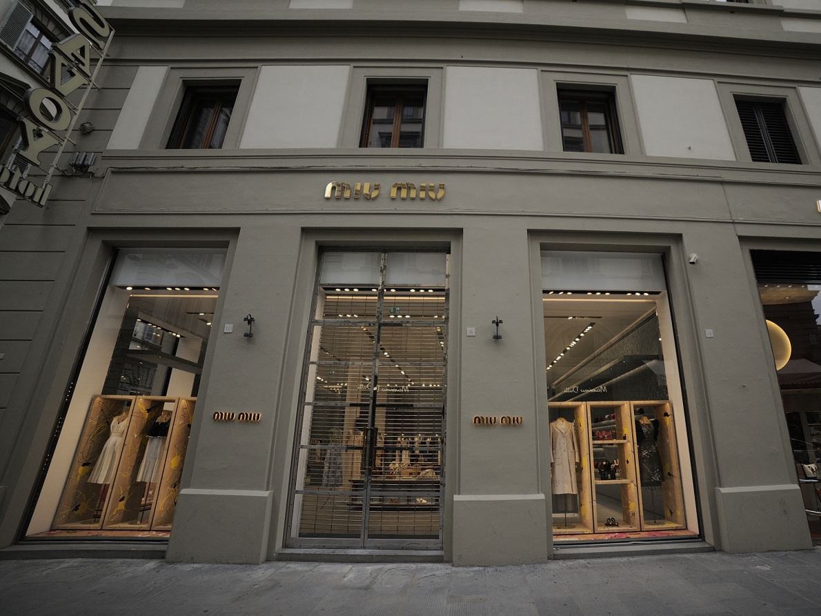 Luxury in affanno: i brand cambiano rotta e Miu Miu torna in cima alla classifica Lyst