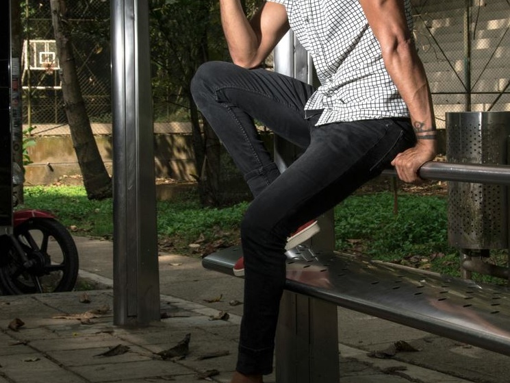 Moda, il ritorno del capo più odiato: i jeans skinny