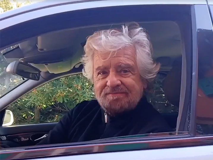 I chiodi di Beppe Grillo sulla bara dei Cinque Stelle