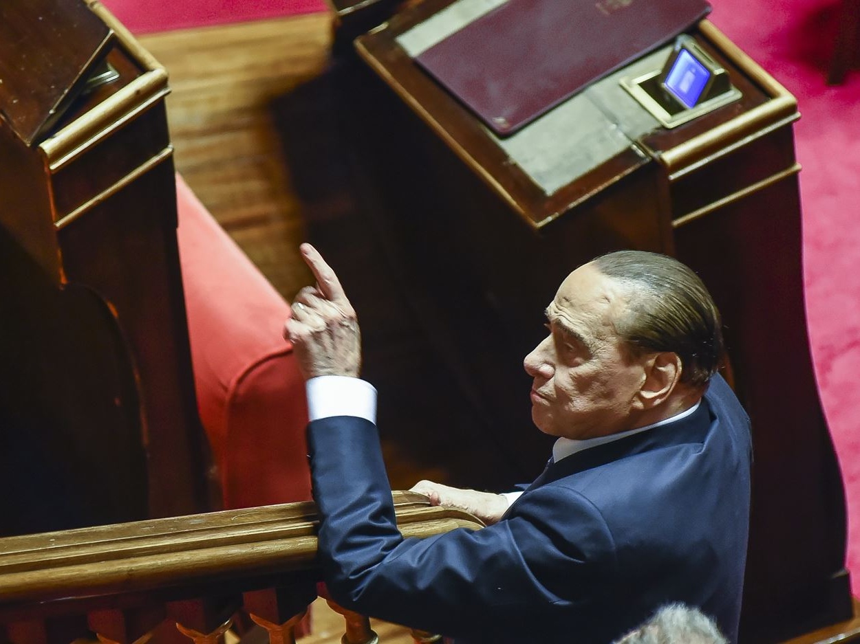 L'inchiesta di Report su Berlusconi ripropone lo sport nazionale: l'ipocrisia