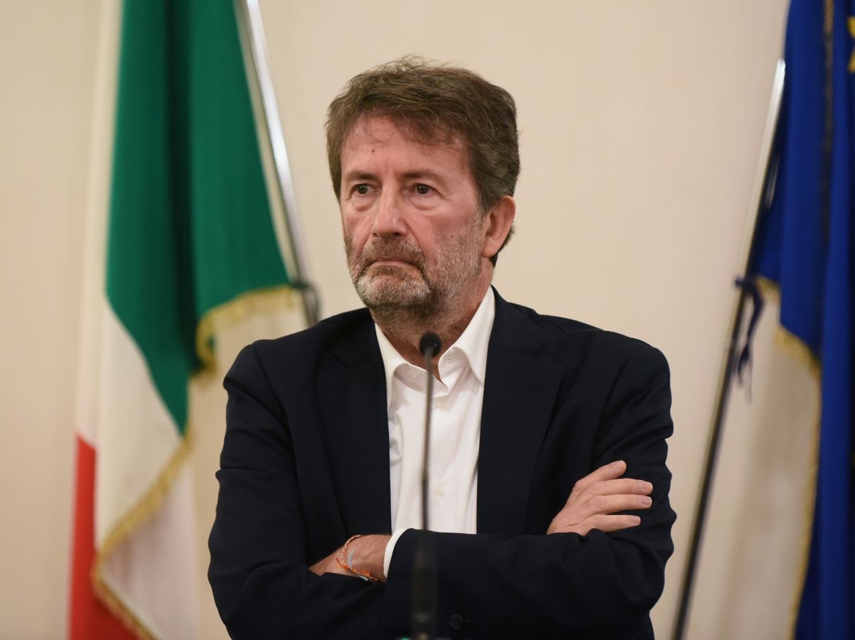 L'ideona di Franceschini: contro le ingiustizie verso le donne, ai figli solo i cognomi delle madri...