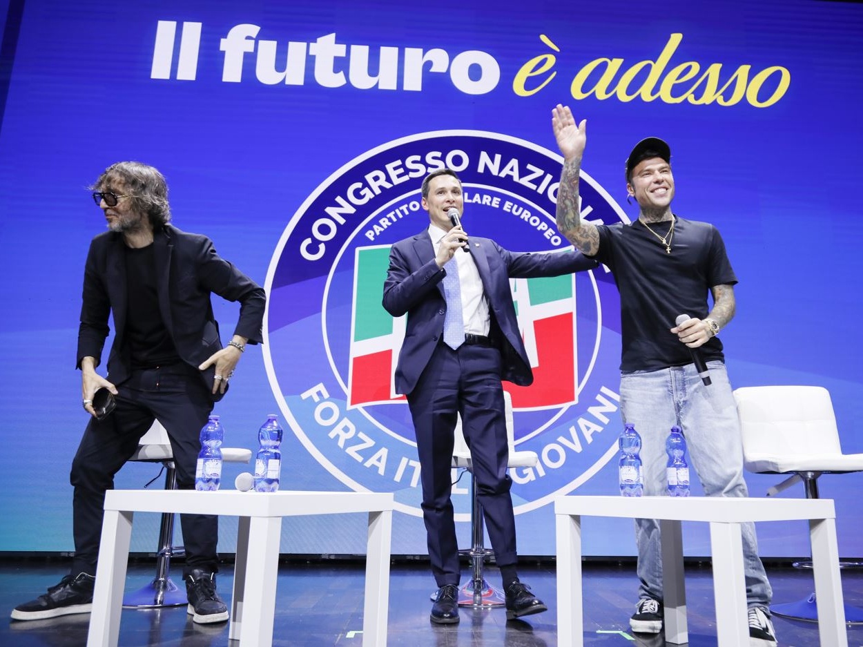 Fedez ospite di Forza Italia: chi ha sbagliato di più in questa sconcertante vicenda?