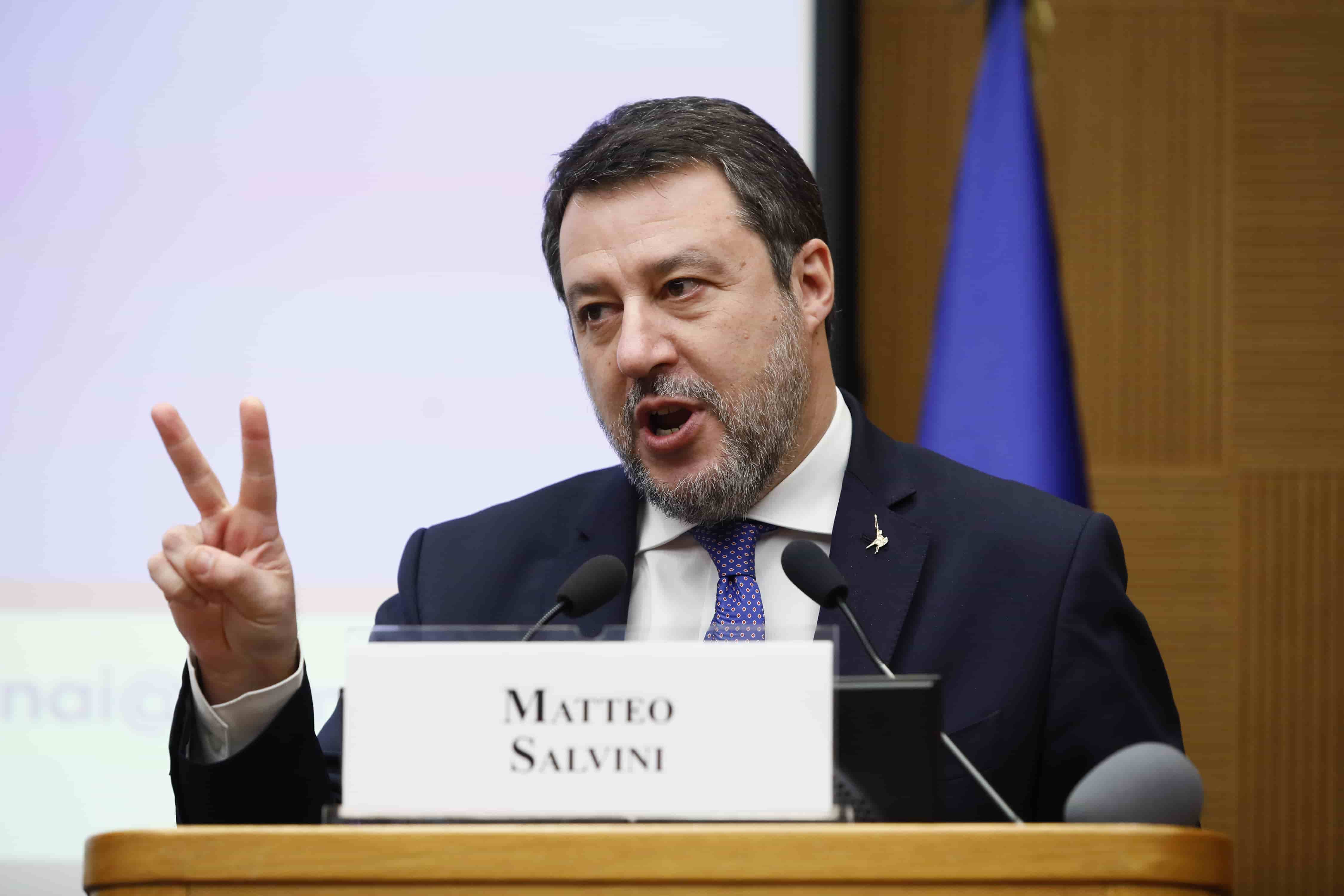 Da Salvini un inno agli Stati Uniti (quelli dei dazi che ci faranno molto male)