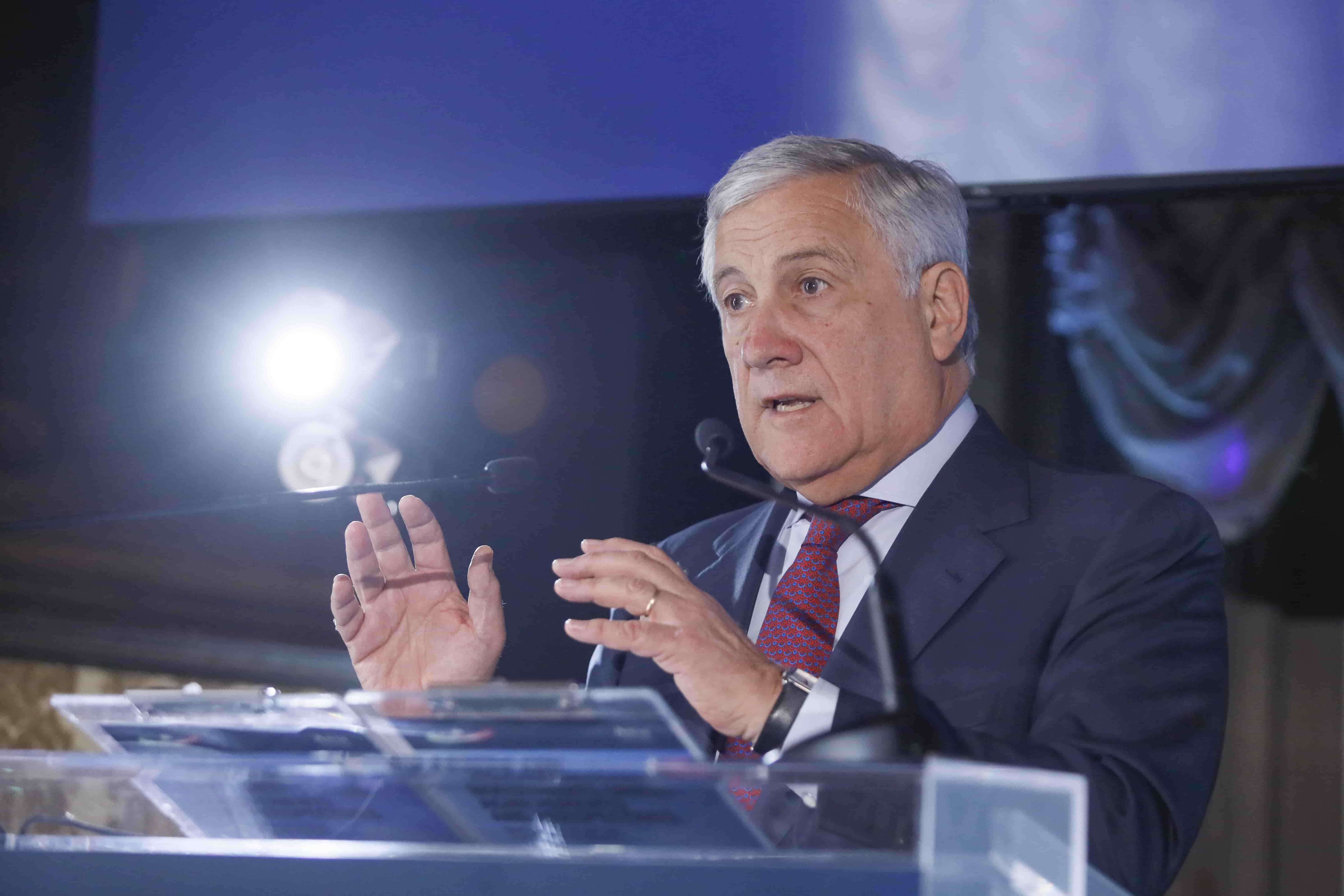 Forza Italia lavora per sé (e anche per il governo)