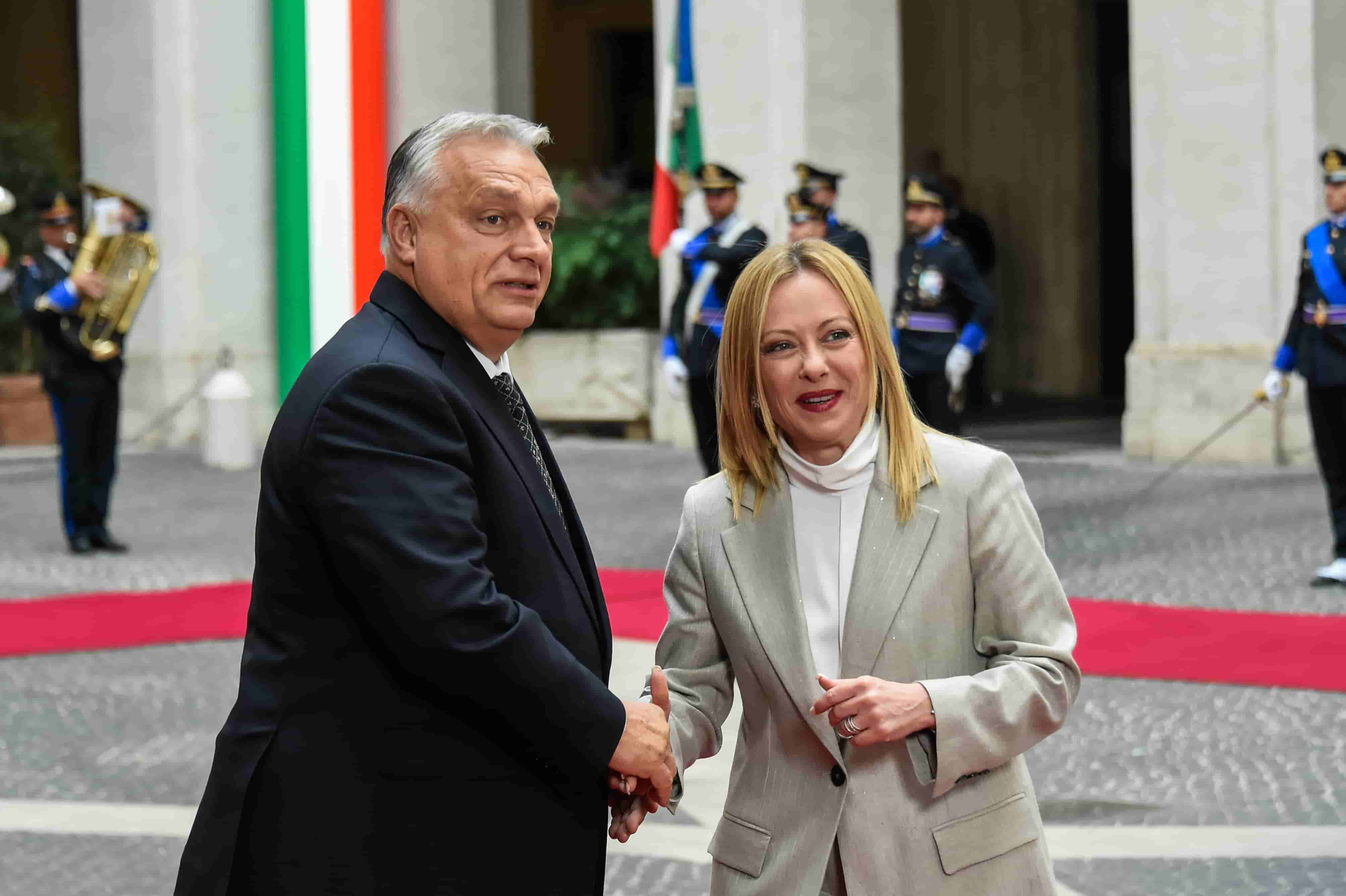 Orban, l'amico delle destre, insulta l'Ue: non conta nulla nel conflitto russo-ucraino, ora parlo io con Trump