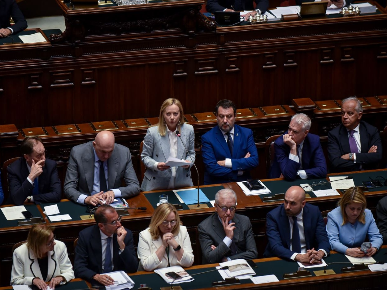 Meloni rilancia il ruolo dell’Italia in Europa tra crisi globali, difesa e migrazione