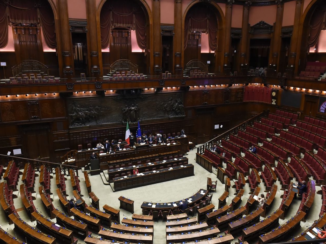 Osservatorio politico - Arriva il 2025: accogliamolo incrociando le dita