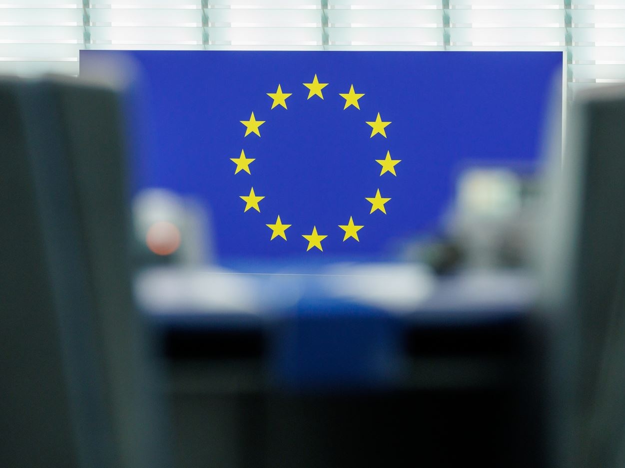 Ue: il parlamento dice sì alla commissione, ma gli schieramenti si spaccano