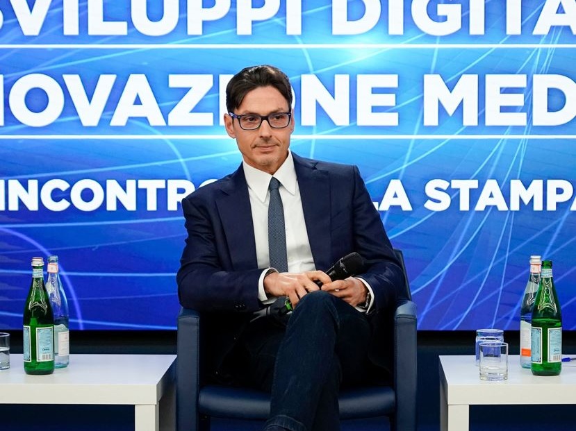 Pier Silvio Berlusconi, davanti al bivio sulla politica, non cada vittima della seduzione del potere