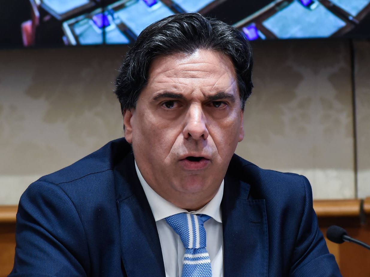 Regalone del governo ai datori di lavoro: potranno non pagare stipendi precedenti al 2020