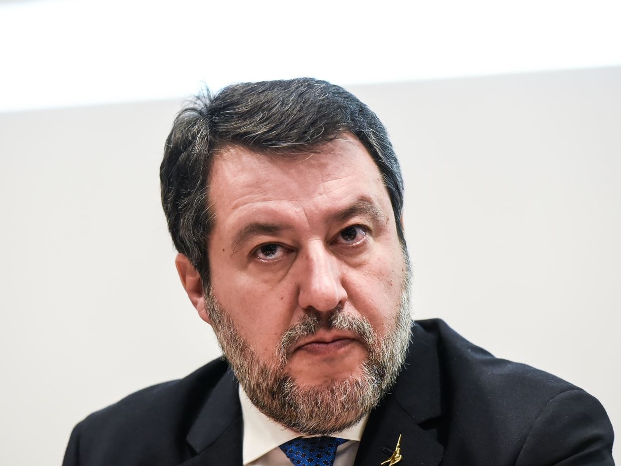 Salvini senza freni: minaccia un prelievo forzoso alle banche, dice che guadagnano troppo