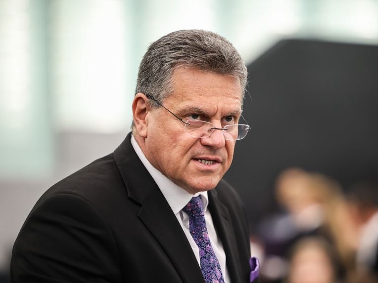 Accordo Usa-Ue: Bruxelles difende l'intesa, sorpresa dalla veemenza delle voci contrarie