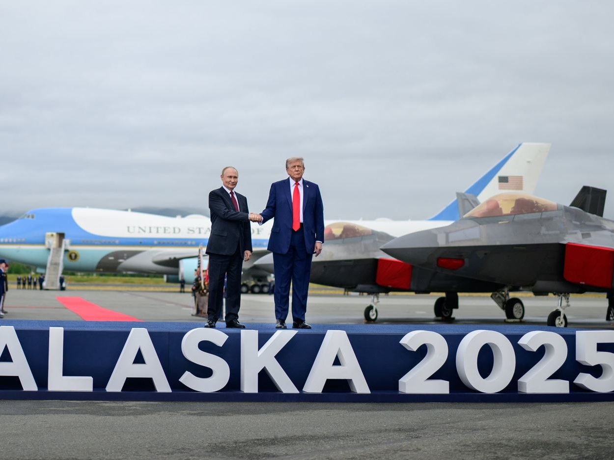 Ucraina, la diplomazia sconfitta: cosa insegna lo spettacolino messo in scena da Trump e Putin