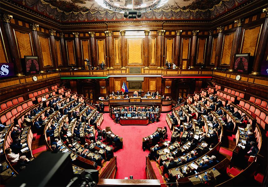 Giustizia: la riforma è legge, e scoppia la bagarre in senato