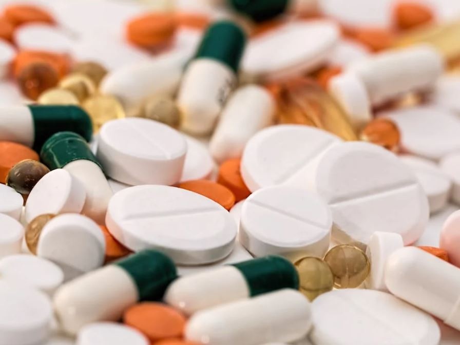 GSK risente della debole domanda di vaccini; Sandoz alza le previsioni di vendita