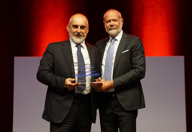 Donnarumma (AD di FS) premiato in occasione degli 80 anni dell’Università di Salerno