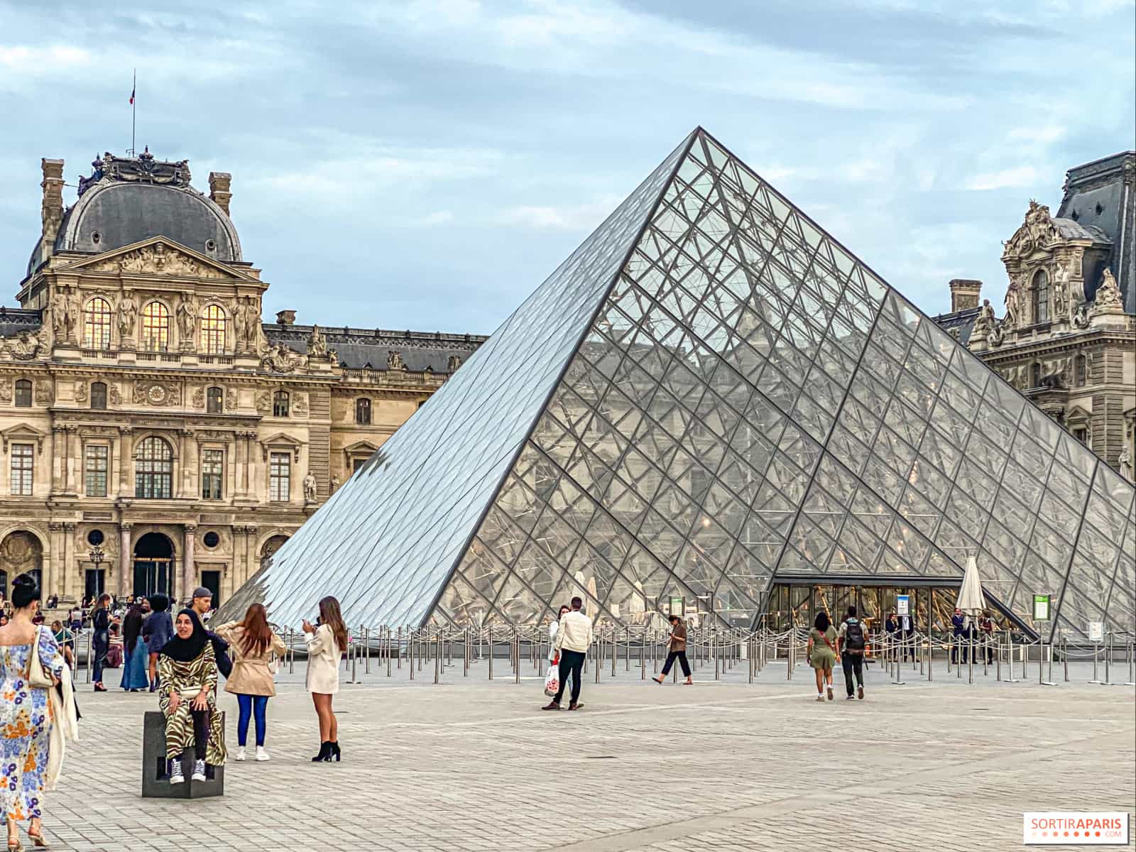 Svaligiato il Louvre: le piccole soddisfazioni della vita (per noi italiani)