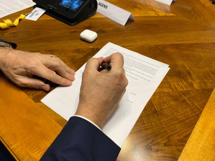 Lavoro giovanile, occupazione in crescita ma resta la precarietà: solo il 27% supera i 2.000 euro netti