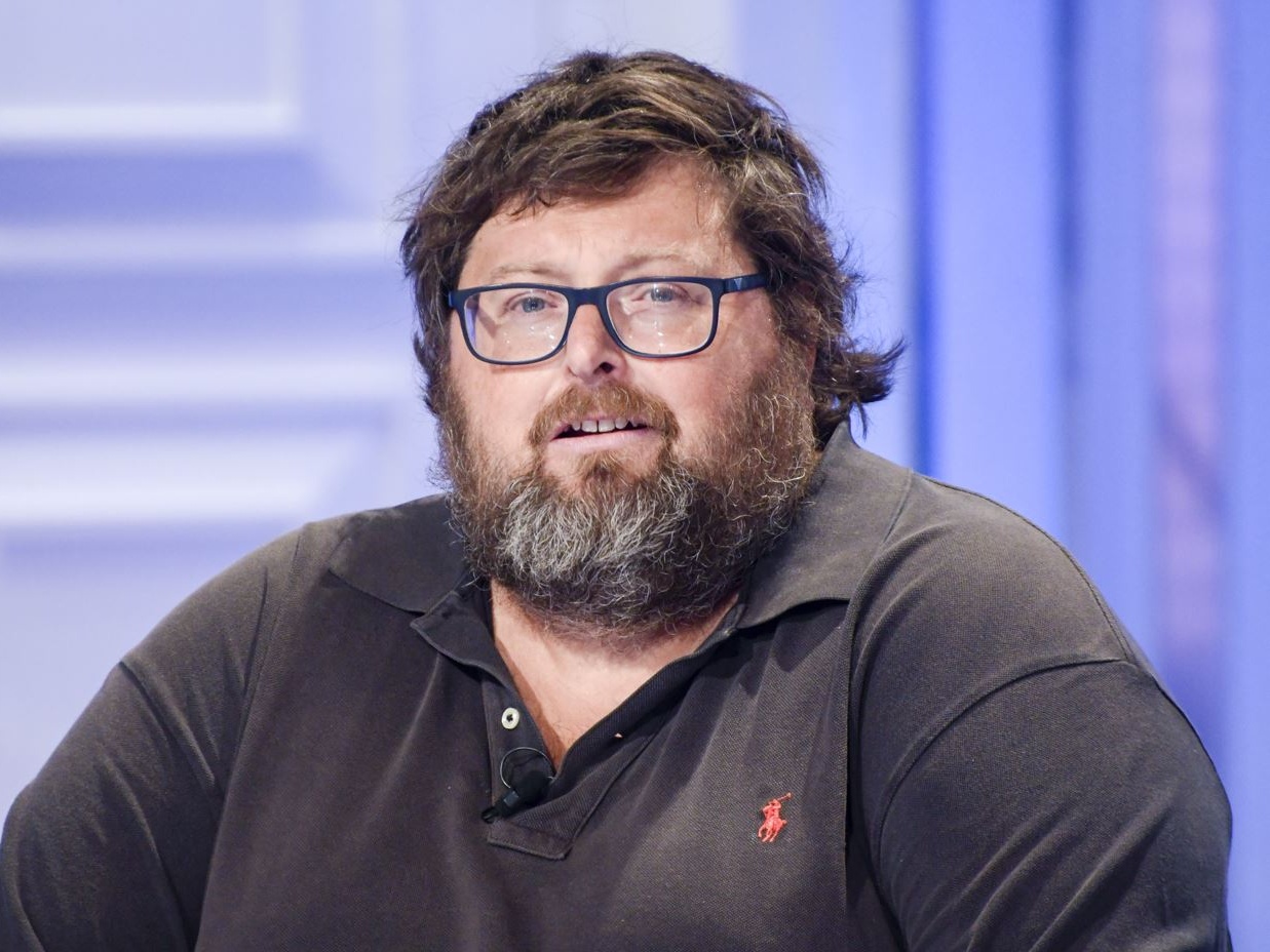 Isola, la semifinale: Sant’Adinolfi è il cocco di tutti, Loredana graffia, Ventura molla…