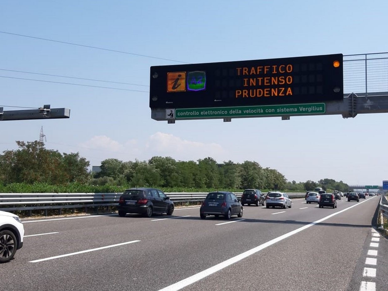 Anas, ricerca sugli stili di guida 2024: per un italiano su due superare i limiti di velocità “non è pericoloso”