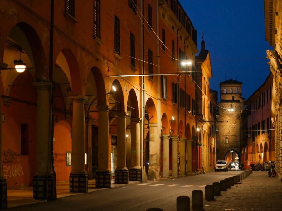 Bambini ''sconsigliati'' in osteria: a Bologna si rivendica il diritto di bere in pace