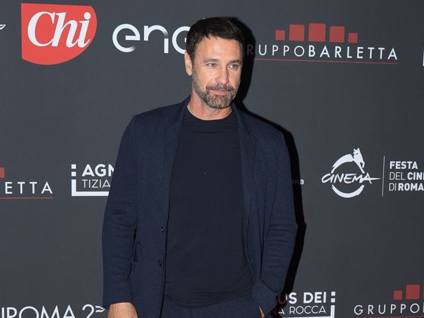 E vissero tutti spaccanti e contenti